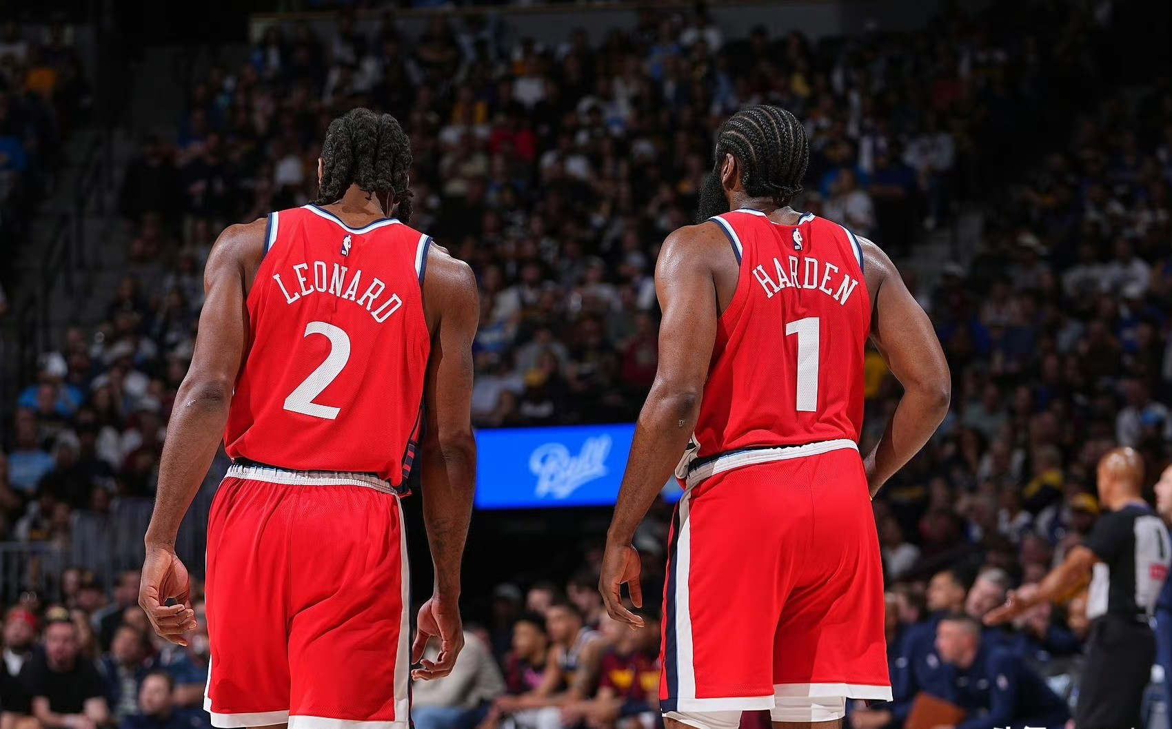 洛杉矶快船迎荷甲关键赛，冲刺阶段主帅复盘，球迷炸锅，医务组通报恢复的简单介绍