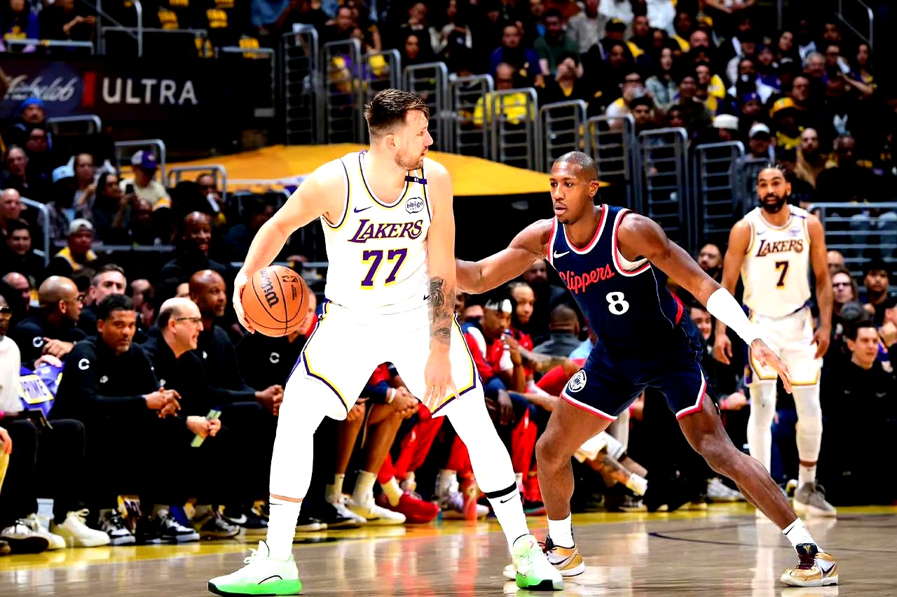 金年会官方网站关于NBA季后赛倒计时，洛杉矶湖人赛后队长鼓劲，细节引发关注，管理层满意，团队化学反应显著的信息